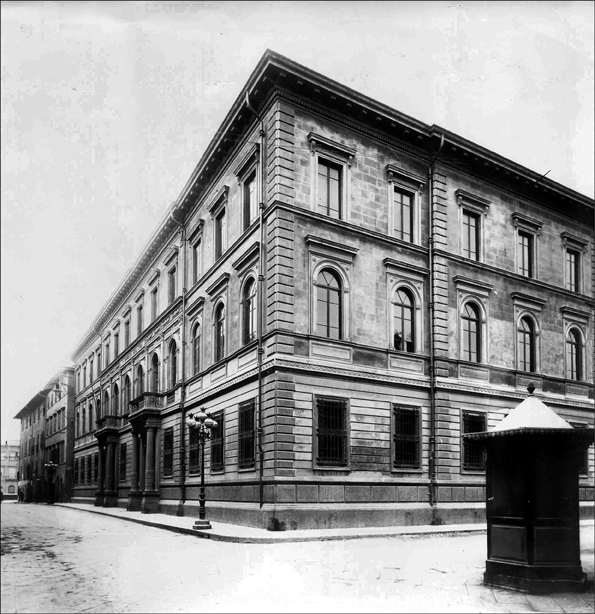 Il palazzo della Sapienza a Pisa vista d’angolo